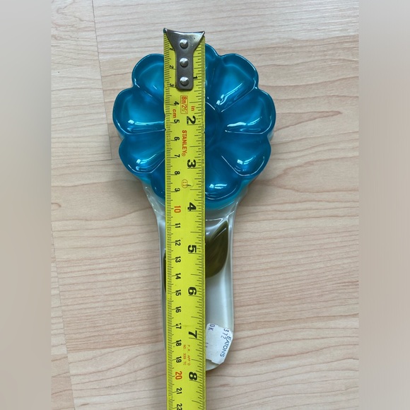 Vintage Spoon Rest Lucite Flower Blue 1970s Daisy Paperweight Retro Decor - Picture 3 of 8